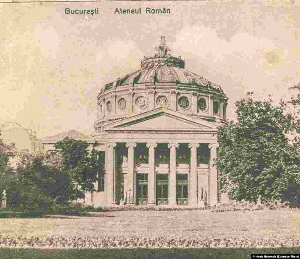 Ateneul Român, construit între&nbsp;1886&nbsp;și&nbsp;1888, după planurile arhitectului francez&nbsp;Albert Galleron, București.&nbsp; Mutați butonul rotund stânga-dreapta de-a lungul fotografiei pentru a vedea imaginile de atunci și de acum