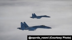 Расейскія зьнішчальнікі суправаджаюць самалёт прэзыдэнта Казахстану Такаева, 11 лістапада 2025 году