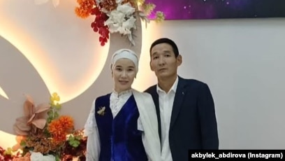 Қабырғаның артындағы жыныстық қатынас мастурбация кезінде