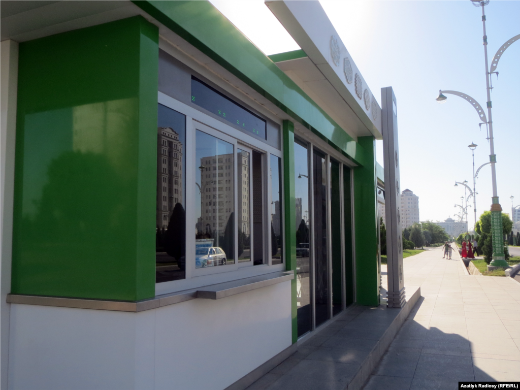 Ýaşaýjylar ulanylman duran dükanlarda, tomsuň jöwzaly yssysynda, gazly suwuň satylmagynyň talaba laýyk boljakdygyny aýdýarlar.