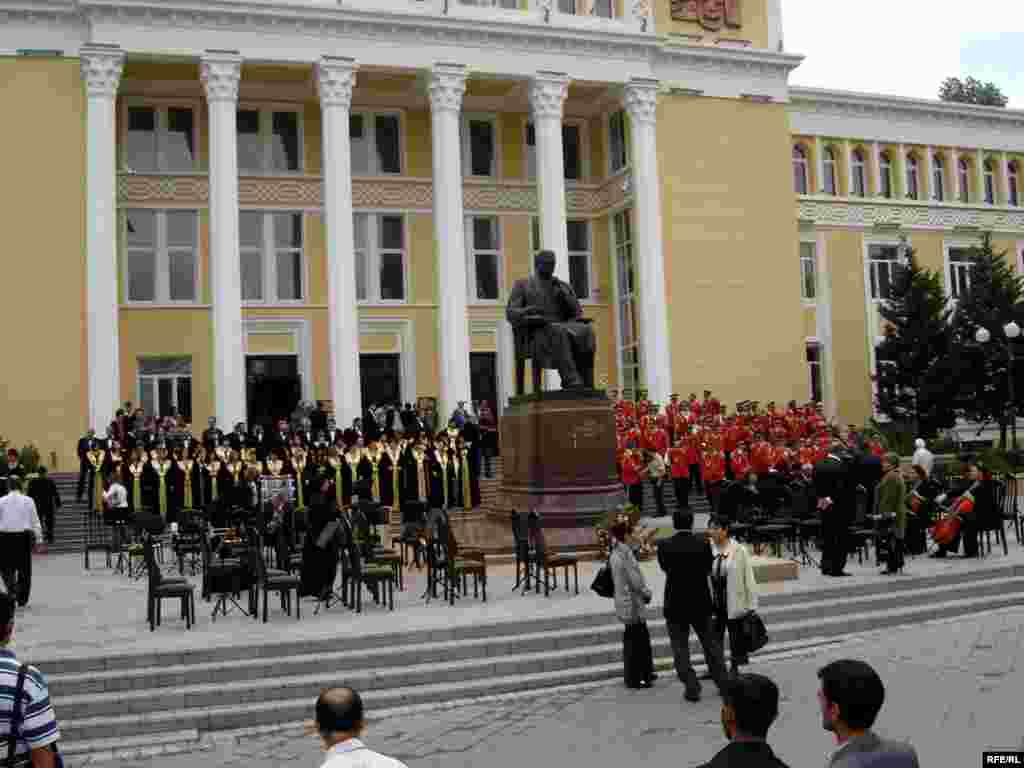 Азэрбайджан. Акцыя да Нацыянальнага дня музыкі ў Баку.