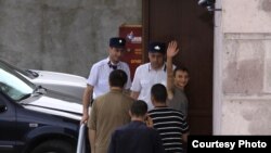 Armenia -- Jailed opposition activist Tigran Arakelian at the court, 08Jul2009