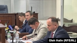 «Що стосується застави, я маю виконувати рішення суду. Сума дуже значна, я б сказав космічна. Я займаюсь цим питанням», – сказав Чернишов у коментарі журналістам