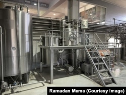 Pajisje për përpunimin e qumështit dhe nënprodukteve të tij.