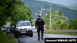 Pjesëtar i Policisë së Kosovës, Mitrovicë e Veriut -Fotografi nga arkivi.