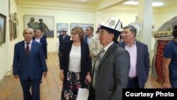 Алтынай Өмүрбекова Герцен музейинде.