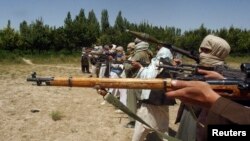 Talibani vježbaju na neidentifikovanoj lokaciji u julu 2009.