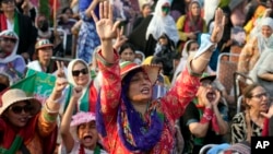 Supporters of Pakistan's opposition PTI party rally in Lahore on September 21.