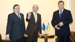 Jose Manuel Barroso, Herman Van Rompuy and Viktor Yanukovych at a meeting in Vilnius.