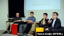 Učesnici tribine: dr Milan Ćirković (L), dr Milovan Šuvakov, dr Oliver Tošković, Slobodan Bubnjević (moderator)