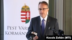 Tarnai Richárd, Pest vármegye főispánja beszédet mond a Budaörsi Kormányablak gépjármű-ügyintézési pont átadási ünnepségén 2025. március 18-án 