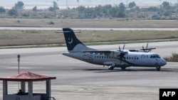 د پي ای اې یوه مساپر لېږدوونکې الوتکه پر اسلام اباد هوايي ډګر - د ۲۰۲۴ز کال د اکتوبر ۳۱مې انځور. 