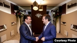 Kryeministri maqedon, Zoran Zaev dhe homologu i tij grek, Alexis Tsipras