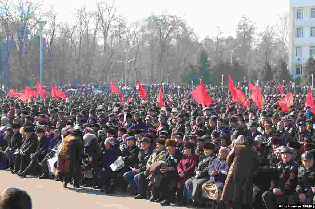 Митингге келгендер