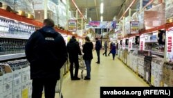 Пакупнікі дзівяцца: гарэлка ня стала таньнейшай