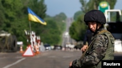 A Ukrainian Army soldier mans a roadblock north of the eastern town of Slovyansk.