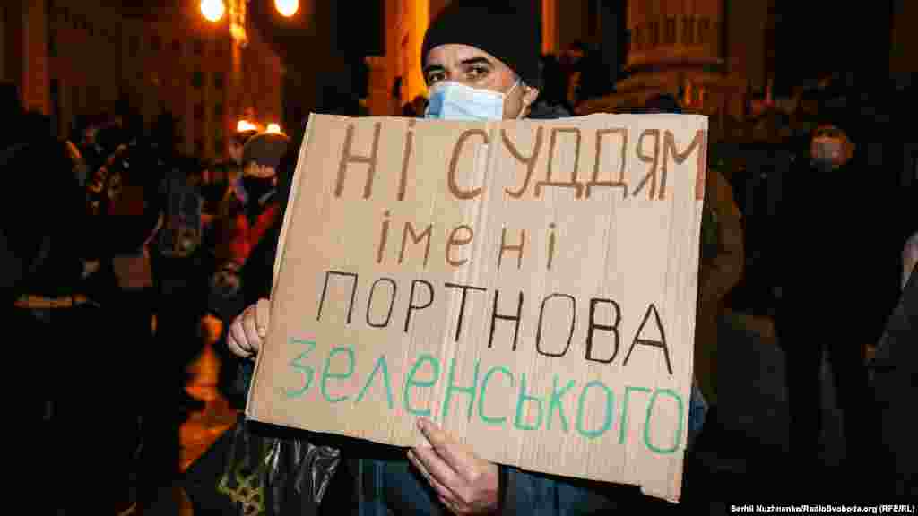 Кілька тисяч учасників акції протесту скандували гасла з вимогою звільнити Стерненка