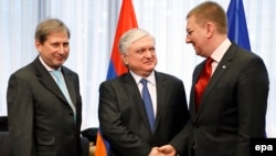 Belgium -- (L-R) EU Enlargement Commissioner Johannes Hahn, Armenian Foreign Minister Edward Nalbandian and Latvian Foreign Minister Edgars Rinkevics pose prior to EU Armenia association council at EU headquarters in Brussels, January 20, 2015