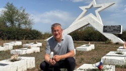Радий Хәбиров Икенче дөнья сугышы вакытында һәлак булган хәрбиләр зиратында. Алар арасында 112нче башкорт дивизиясе хәрбиләре дә бар. 