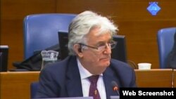 Radovan Karadžić na suđenju u Hagu, 2. svibanj 2012.