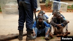 Policija privela civile na saslušanje, Harare