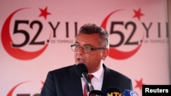 Tufan Erhürman, liderul ciprioților turci, ține un discurs cu ocazia aniversării invaziei turcești din 1974, pe 20 iulie 2026.