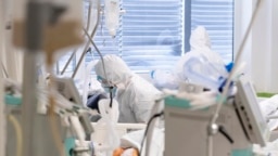 Ápolók a fehérgyarmati kórház intenzív osztályán, 2021. április 2-án