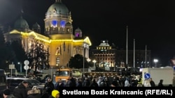 Okupljanje pristalica vlasti uoči zatvaranja 'Ćacilenda' u Beogradu