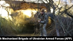 Согуш тилкесиндеги украин аскери.