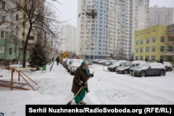 საჰაერი იერიშების მიუხედავად, კიევში კომუნალური სამსახურები განაგრძობენ საგანგებო რეჟიმში მუშაობას.