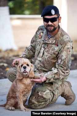 Даже после демобилизации Баротов продолжал поддерживать связь с войском