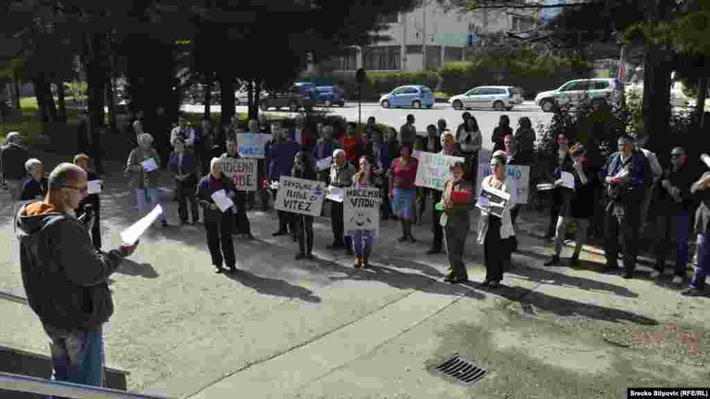 Bosnia and Herzegovina - Citizens of the city Vitez in central Bosnia, are protesting in front of the municipality due to the lack of the drinking wate and garbage problem; require local authorities to help them; protests held under the motto "We want wat