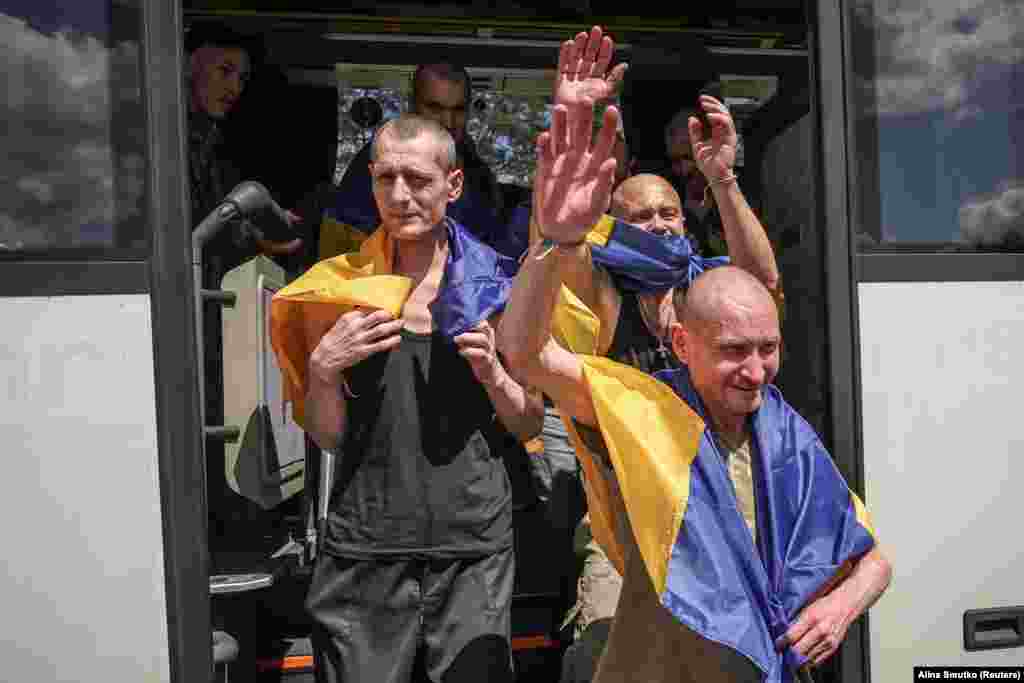 Українські військові, які повернулися з російського полону