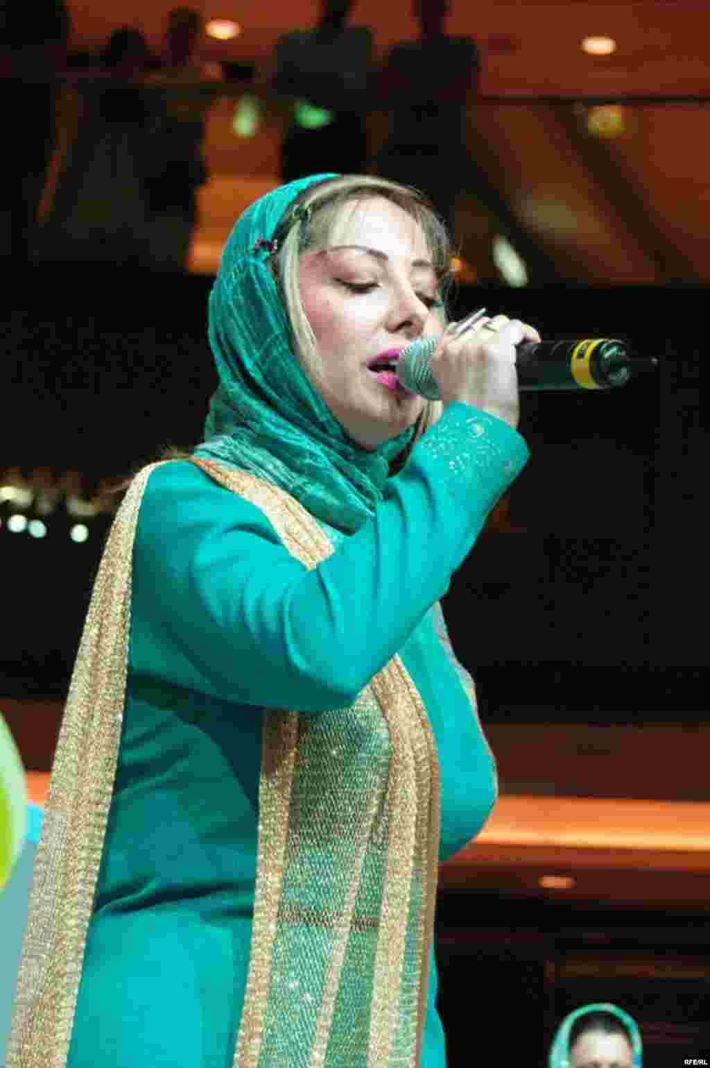 UAE, Darya Music Band, All women Iranian Band based in Iran, 03/31/2007