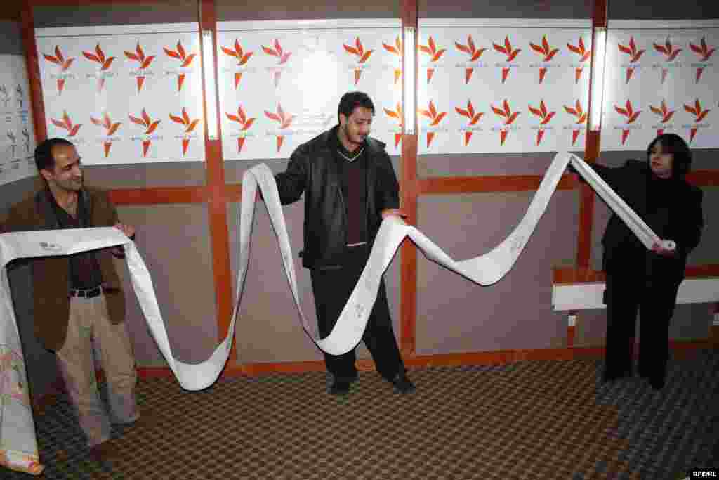 Radio Azadi employees hold a 40-meter letter from Afghanistan to be displayed at the Library of Congress in Wash-D.C. - RFE exhibit "Voices From Afghanistan" displaying some of the thousands of hand-painted scrolls and letters received by Afghanistan's most popular radio station, RFE/RL's Radio Azad held in the Library of Congress in Washington D.C. The exhibit - "Voices From Afghanistan" - offered a window into the daily lives of ordinary Afghans from various ethnic communities across all parts of the country. 