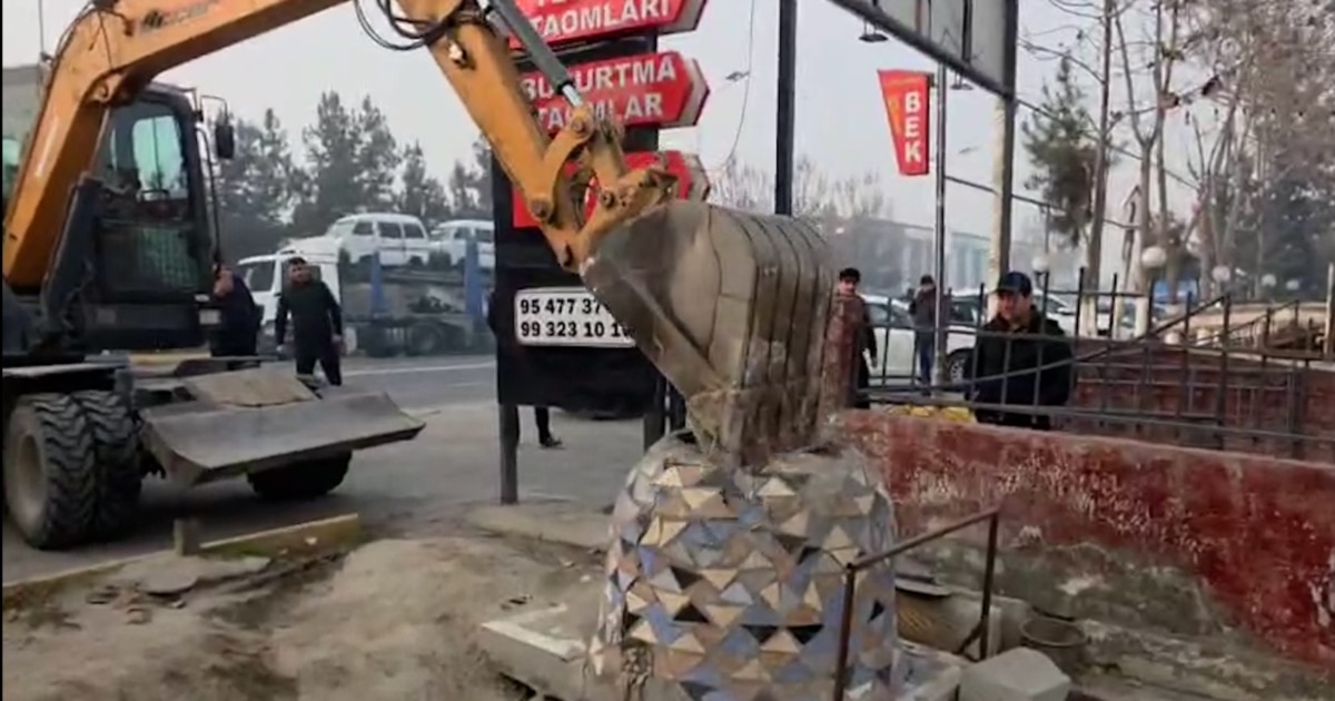 Why Are Traditional Bread Ovens Being Smashed In Uzbekistan?