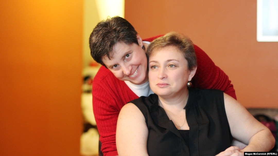 Ukrainian immigrant Yelena Goltsman (right) with her partner Barbara in New York. 