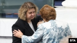 Наталия Киселова и Мариана Бояджиева от БСП в парламента, 29 октомври 2025 г.