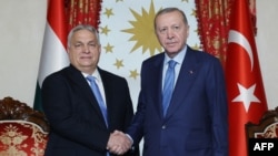 Віктор Орбан і Реджеп Тайїп Ердоган на зустрічі в Стамбулі, 8 грудня 2025 року