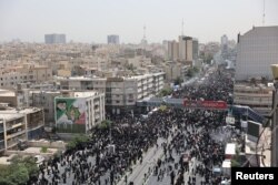 Procesiune funerară a comandanților militari și a oamenilor de știință nucleari iranieni uciși în atacurile israeliene, la Teheran.