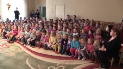 Швейцарці вчать дітей Донбасу розпізнавати міни (відео)