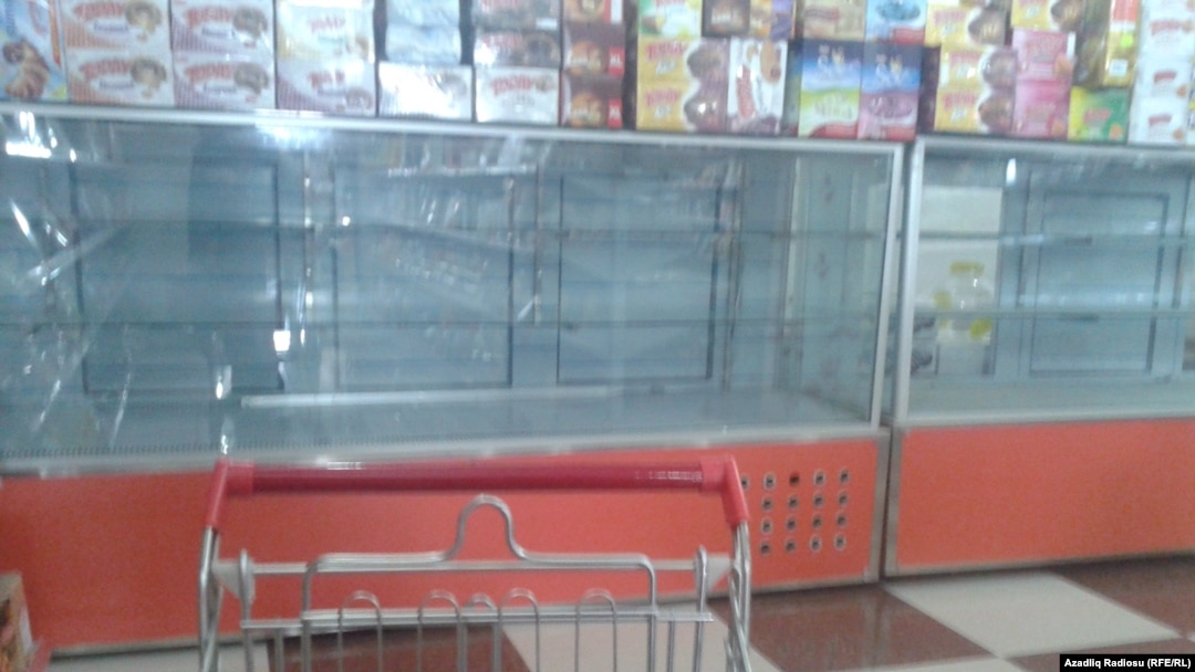 Bakıdakı marketlərdən birisi