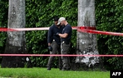 Membri ai FBI la West Palm Beach, în Florida, pe 15 septembrie. Suspectul a fugit de la locul faptei, dar a fost arestat după scurt timp.