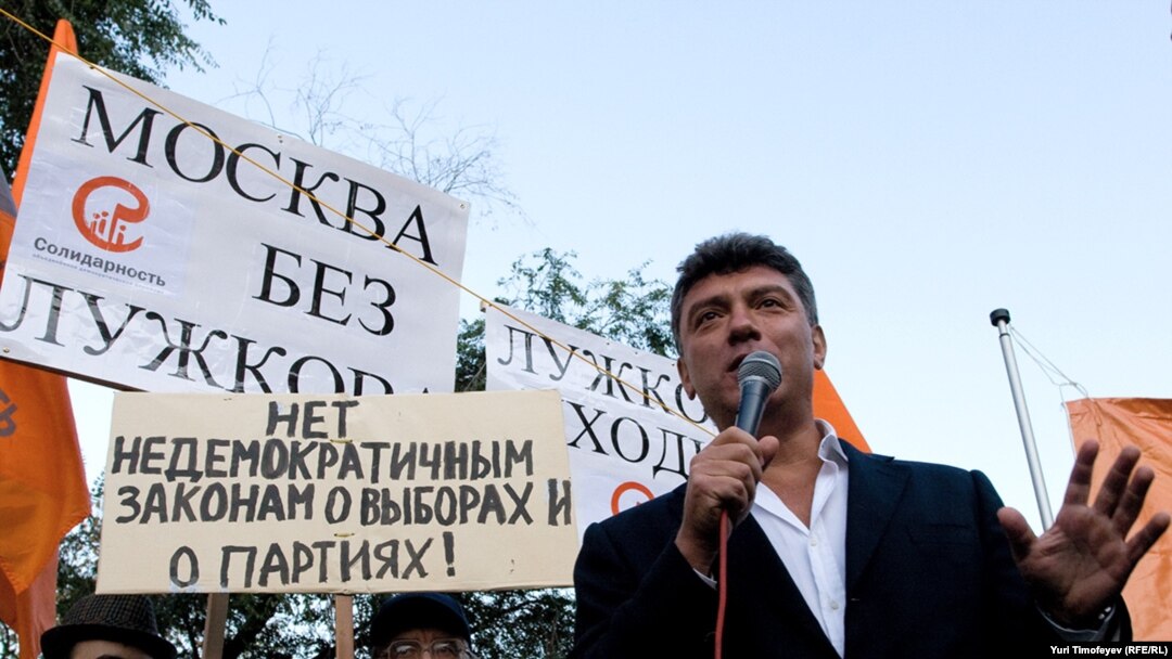 Борис Немцов на митинге против коррупции в Москве.