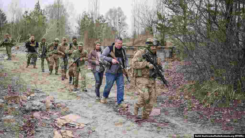 Добровольці під час&nbsp;навчання 130-го батальйону територіальної оборони Солом&rsquo;янського району міста Києва, 19 квітня 2021 року. ПЕРЕГЛЯНУТИ:&nbsp;&laquo;Україна буде чинити опір&raquo; &ndash; фоторепортаж із навчання територіальної оборони