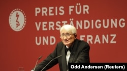 Юрген Хабермас. Архіўнае фота 