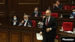 Armenia -- Prime Minister Nikol Pashinian is about to deliver a speech in parliament, May 6, 2020.