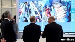 Орусиянын бийлик жетекчилиги коронавируска мониторинг жүргүзүү борборунда. 