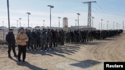 نیروهای ارتش سوریه در اردوگاه «الهول» در شهر حسکه سوریه، محل نگهداری زندانیان عضو داعش