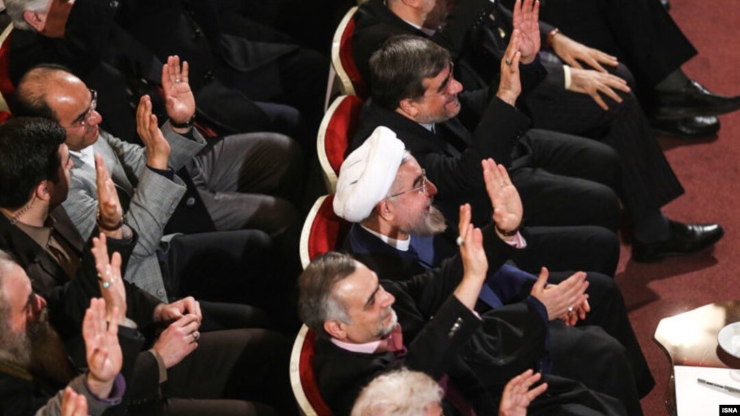 جسن روحانی در جمع هنرمندان در تالار وحدت